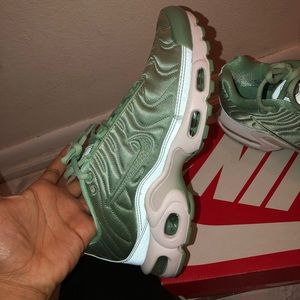 Women’s Nike exclusive air max plus